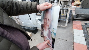 Заказать фото на стекле для кладбища