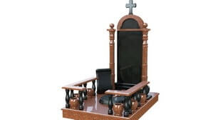 Комплекс с высокой оградой